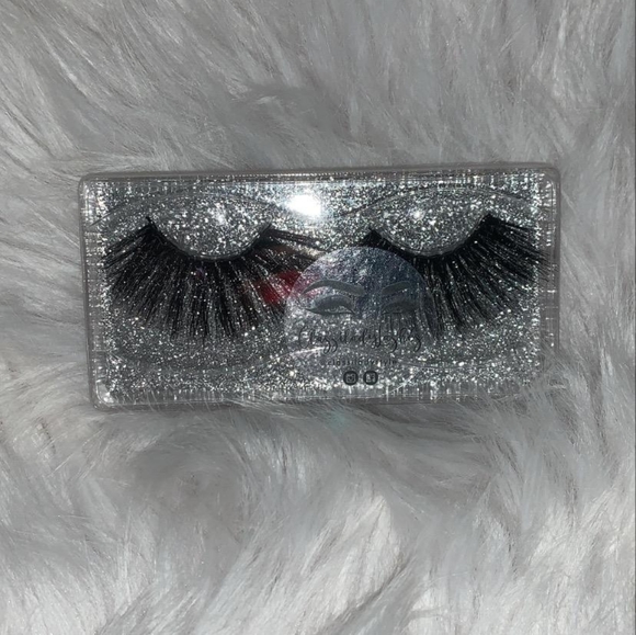 ClassiladyLashes- Girl CrushFull Lashes Extensions - Picture 2 of 5
